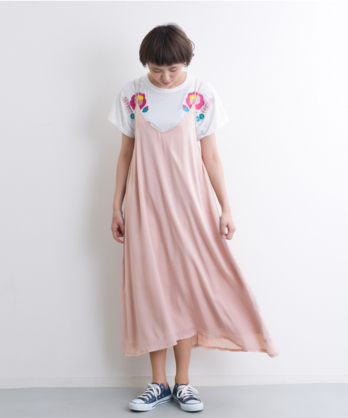 merlot plus(メルロープリュス)の「サテンロングキャミワンピ 4978(ワンピース・レディース・ネイビー/ゴールド/シルバー/ピンク/ブラック・FREE)」の1枚目の写真