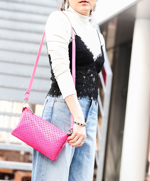 PAPILLONNER(パピヨネ)の「パンチングお財布ショルダー(ショルダーバッグ・レディース・ネイビー/ブラック/ピンク・FREE)」の14枚目の写真