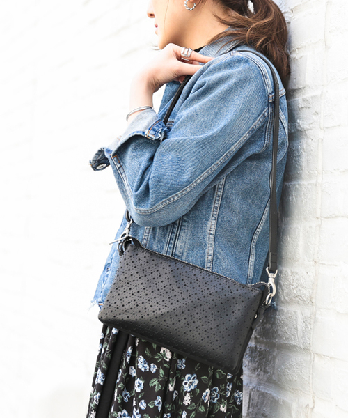 PAPILLONNER(パピヨネ)の「パンチングお財布ショルダー(ショルダーバッグ・レディース・ネイビー/ブラック/ピンク・FREE)」の11枚目の写真