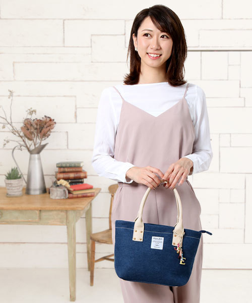 Jolie Joli（ジョリージョリ）の「[Jolie Joli] デニムトートバッグ JJ-2017003（ハンドバッグ・レディース・ブラック系その他2/ブルー系その他2/ブラック系その他/ブラック系その他3/ブルー系その他・FREE）」の2枚目の写真