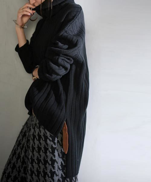 antiqua（アンティカ）の「リブ編みタートルニット（ニット/セーター・レディース・ベージュ/ブラック/イエロー・FREE）」の4枚目の写真