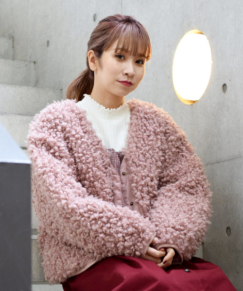 w closet(ダブルクローゼット)の「ファー×キルティングリバーシブルブルゾン(ブルゾン・レディース・ベージュ/ピンク・FREE)」の1枚目の写真