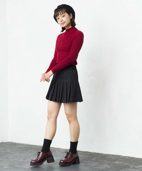 WEGO(ウィゴー)の「WEGO/ローズ刺繍プリーツミニスカート(スカート・レディース・ブラック・MEDIUM/SMALL)」の4枚目の写真