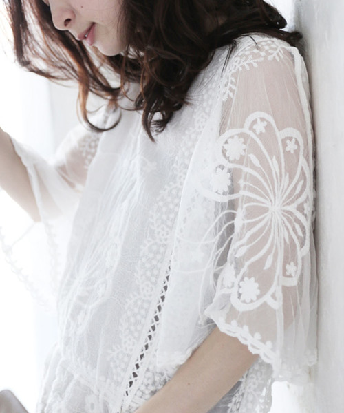 cawaii（カワイイ）の「楽園に咲くシアーな花柄のレースブラウス。（シャツ/ブラウス・レディース・ホワイト・FREE）」の3枚目の写真