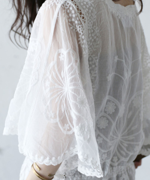 cawaii（カワイイ）の「楽園に咲くシアーな花柄のレースブラウス。（シャツ/ブラウス・レディース・ホワイト・FREE）」の6枚目の写真