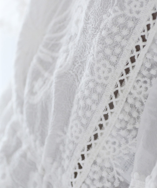 cawaii（カワイイ）の「楽園に咲くシアーな花柄のレースブラウス。（シャツ/ブラウス・レディース・ホワイト・FREE）」の14枚目の写真