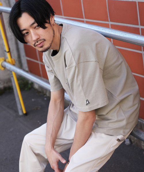 KANGOL(カンゴール)の「【別注・コラボ】ZIP FIVE×KANGOL ヘビーウェイト袖ワンポイントロゴポケット付き半袖Tシャツ【ユニセックス】 無地 コットン(Tシャツ/カットソー)」|グレイッシュベージュ