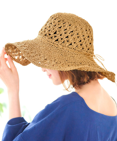 KOBE LETTUCE（コウベレタス）の「[UVカット]つば広透かしレース編みストローハット（ハット・レディース・ブラック/ベージュ/ライトベージュ・FREE）」の2枚目の写真