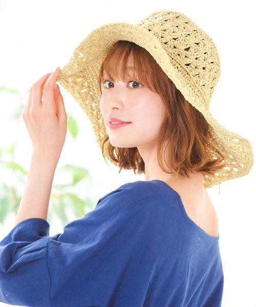 KOBE LETTUCE（コウベレタス）の「[UVカット]つば広透かしレース編みストローハット（ハット・レディース・ブラック/ベージュ/ライトベージュ・FREE）」の3枚目の写真