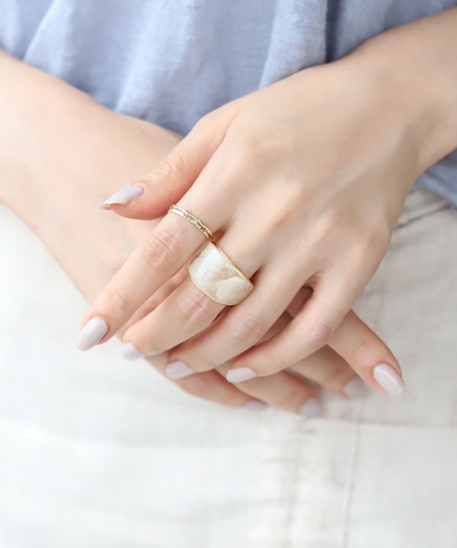 ANEMONE（アネモネ）の「クリアカラーワイドリング（リング・レディース・クリア/グレー/オレンジ/ホワイト/ピンク/グリーン・FREE）」の2枚目の写真