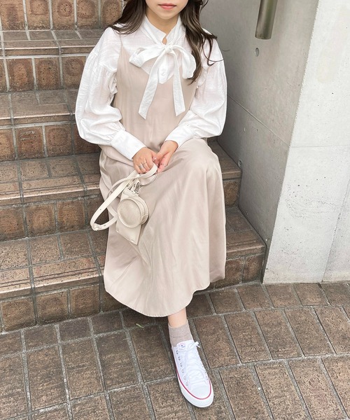 Mysa&Liina（ミーサリーナ）の「オーロラツイルワンピース（ワンピース・レディース・グレイッシュベージュ/ブラック/オレンジ/ブルー・M）」の2枚目の写真