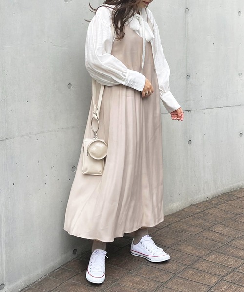 Mysa&Liina（ミーサリーナ）の「オーロラツイルワンピース（ワンピース・レディース・グレイッシュベージュ/ブラック/オレンジ/ブルー・M）」の16枚目の写真