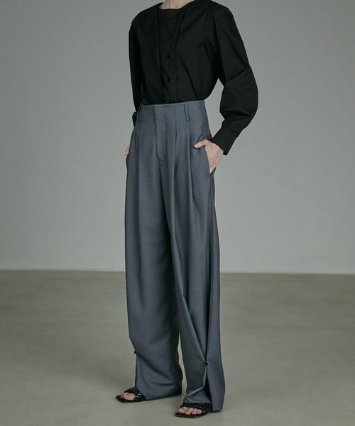 UNSPOKEN（アンスポクン）の「【UNSPOKEN】Hem tack slacks UQ20K016（スラックス・レディース・ダークグレー・M/S/L）」の2枚目の写真