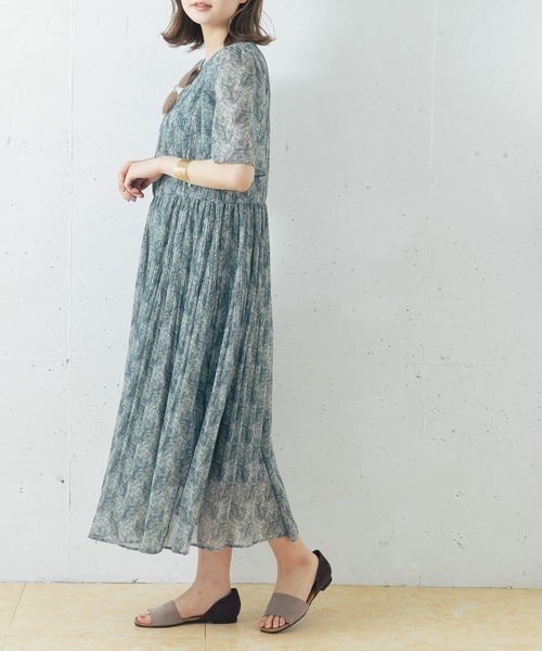 URBAN RESEARCH ROSSO（アーバンリサーチロッソ）の「『一部WEB限定カラー』ランダムプリーツフレアスリーブワンピース（ワンピース・レディース・ブラック/ミント/グリーン系その他/ブルー系その他/イエロー系その他・FREE）」の14枚目の写真