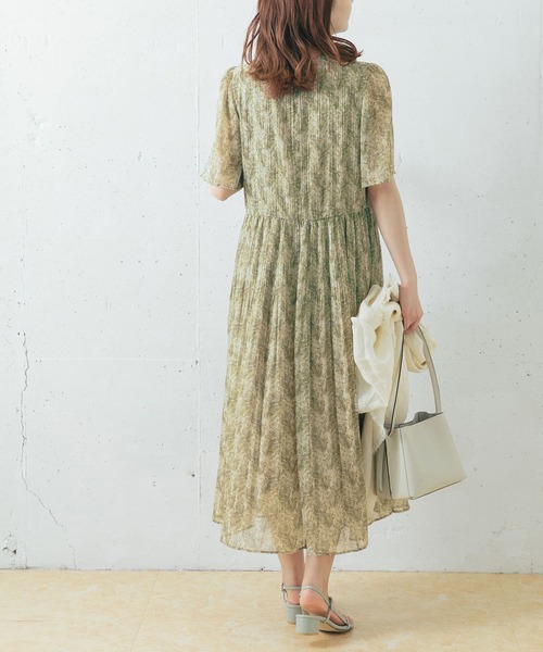 URBAN RESEARCH ROSSO（アーバンリサーチロッソ）の「『一部WEB限定カラー』ランダムプリーツフレアスリーブワンピース（ワンピース・レディース・ブラック/ミント/グリーン系その他/ブルー系その他/イエロー系その他・FREE）」の11枚目の写真