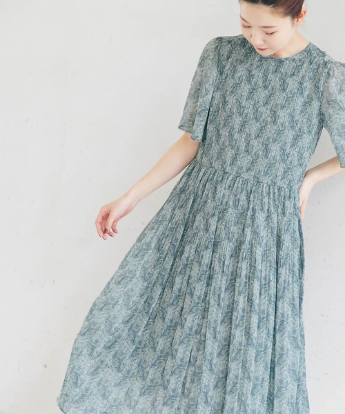 URBAN RESEARCH ROSSO（アーバンリサーチロッソ）の「『一部WEB限定カラー』ランダムプリーツフレアスリーブワンピース（ワンピース・レディース・ブラック/ミント/グリーン系その他/ブルー系その他/イエロー系その他・FREE）」の12枚目の写真