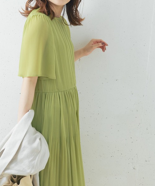 URBAN RESEARCH ROSSO（アーバンリサーチロッソ）の「『一部WEB限定カラー』ランダムプリーツフレアスリーブワンピース（ワンピース・レディース・ブラック/ミント/グリーン系その他/ブルー系その他/イエロー系その他・FREE）」の17枚目の写真