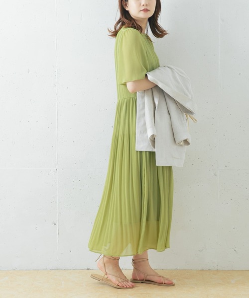 URBAN RESEARCH ROSSO（アーバンリサーチロッソ）の「『一部WEB限定カラー』ランダムプリーツフレアスリーブワンピース（ワンピース・レディース・ブラック/ミント/グリーン系その他/ブルー系その他/イエロー系その他・FREE）」の19枚目の写真