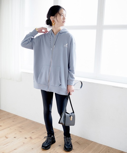 KANGOL EXTRA COMFORT(カンゴールエクストラコンフォート)の「【KANGOL EXTRA COMFORT(カンゴール エクストラ コンフォート)】《WEB限定》ロゴ刺繍 オーバーサイズ ZIPパーカー(パーカー・レディース・グレー/ブラック/オフホワイト/ブルーグレー・M/L/LL)」の4枚目の写真