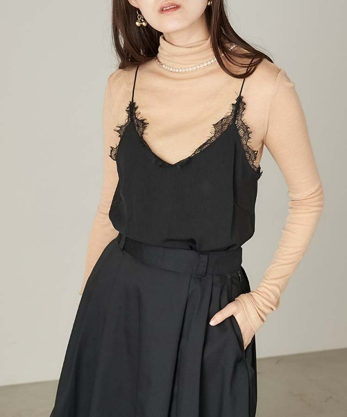 Chaco closet(チャコ クローゼット)の「【セットアイテム】タートルネックインナートップス×レースキャミトップス(キャミソール・レディース・ブラック/ベージュ/カーキ・FREE)」の2枚目の写真