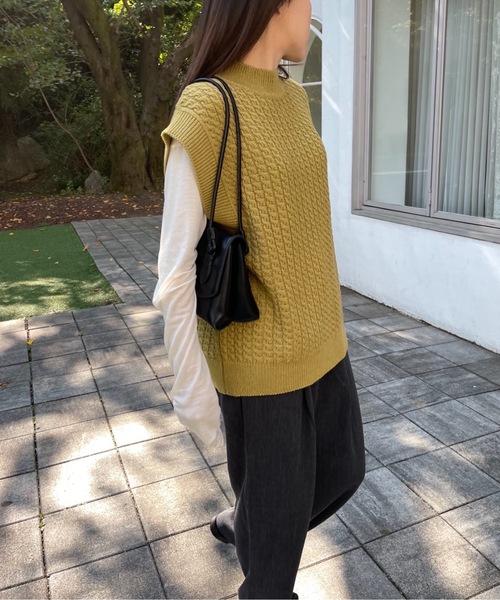 Didot.showroom（ディドット ショールーム）の「【DIDOT.】ハイネックケーブルニットベスト（ベスト・レディース・ブラウン/マスタード/アイボリー・FREE）」の7枚目の写真