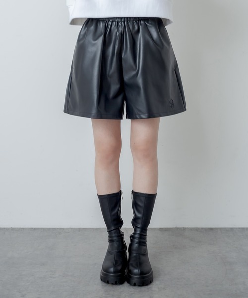 RASVOA（ラスボア）の「フェイクレザーワイドショートパンツ（その他パンツ・レディース・ブラック/アイボリー・FREE）」の18枚目の写真