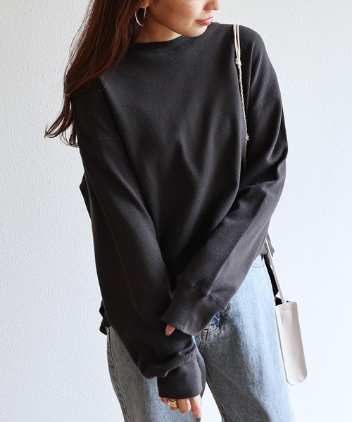 andme(アンドミー)の「コットンワッフル長袖クルーネックTシャツ(Tシャツ/カットソー・レディース・チャコールグレー/ブラック/ベージュ/ブルー/グリーン/アイボリー/グレイッシュベージュ・M)」の1枚目の写真