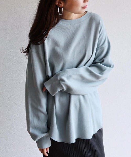 andme(アンドミー)の「コットンワッフル長袖クルーネックTシャツ(Tシャツ/カットソー・レディース・チャコールグレー/ブラック/ベージュ/ブルー/グリーン/アイボリー/グレイッシュベージュ・M)」の2枚目の写真