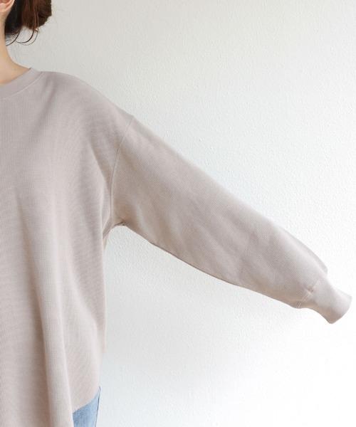 andme(アンドミー)の「コットンワッフル長袖クルーネックTシャツ(Tシャツ/カットソー・レディース・チャコールグレー/ブラック/ベージュ/ブルー/グリーン/アイボリー/グレイッシュベージュ・M)」の14枚目の写真