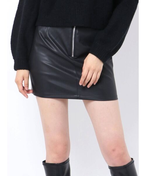 GYDA(ジェイダ)の「フェイクレザーZIPスカートライクショーパン(スカート・レディース・ブラック・SMALL/MEDIUM)」の17枚目の写真