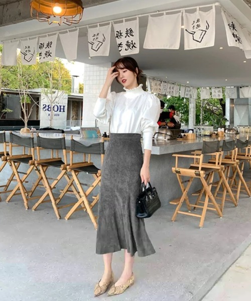 KOR(ケーオーアール)の「ハイウエストスエードマーメイドスカート(スカート・レディース・ブラック/グレー/カーキ・S/M/L/XL)」の2枚目の写真
