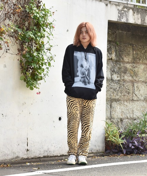 LABRAT(ラブラット)の「Ryu Ika×flotsam books×LABRAT "hug" Hoodie(パーカー・メンズ・ブラック・X-LARGE/LARGE)」の3枚目の写真