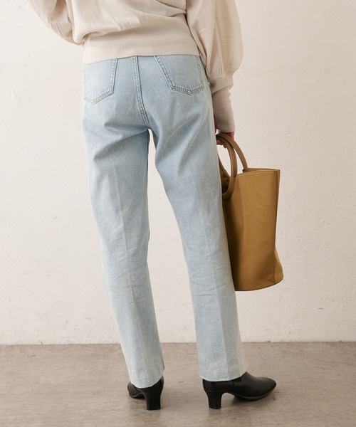 Omekashi（オメカシ）の「センタープレスデニム（デニムパンツ・レディース・ライトブルー・38/36）」の9枚目の写真