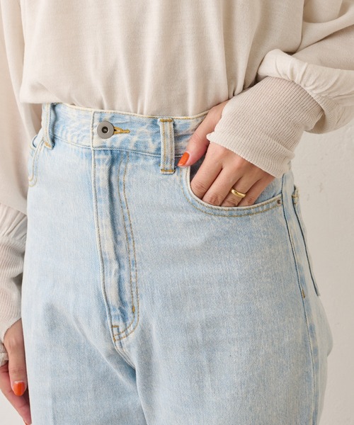 Omekashi（オメカシ）の「センタープレスデニム（デニムパンツ・レディース・ライトブルー・38/36）」の3枚目の写真