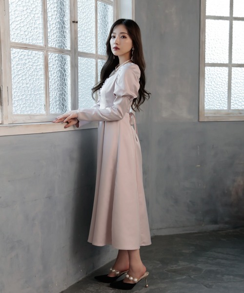 ANDGEEBEE(アンジービー)の「パフスリーブサテンワンピ(ワンピース・レディース・アッシュブラウン/ピンクベージュ・MEDIUM)」の18枚目の写真