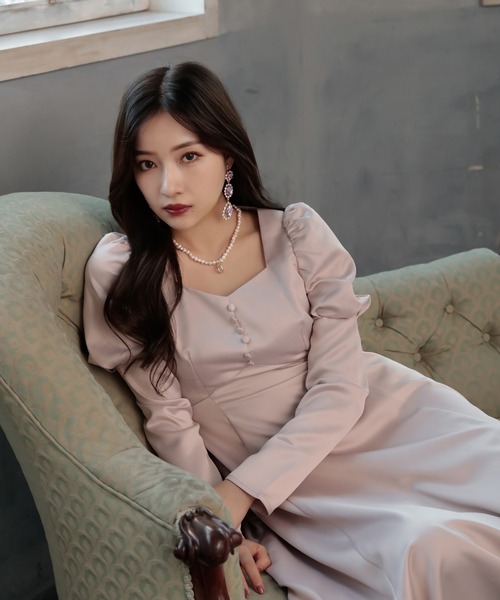 ANDGEEBEE(アンジービー)の「パフスリーブサテンワンピ(ワンピース・レディース・アッシュブラウン/ピンクベージュ・MEDIUM)」の15枚目の写真