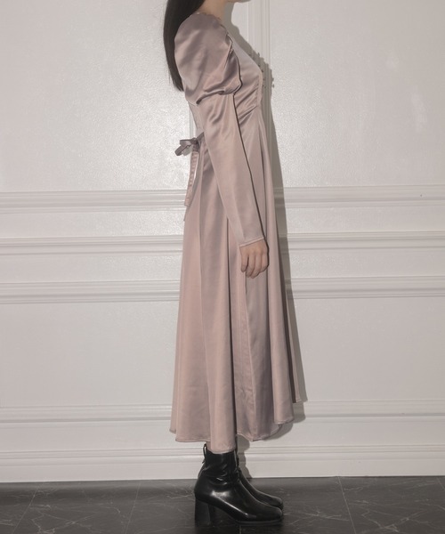 ANDGEEBEE(アンジービー)の「パフスリーブサテンワンピ(ワンピース・レディース・アッシュブラウン/ピンクベージュ・MEDIUM)」の19枚目の写真