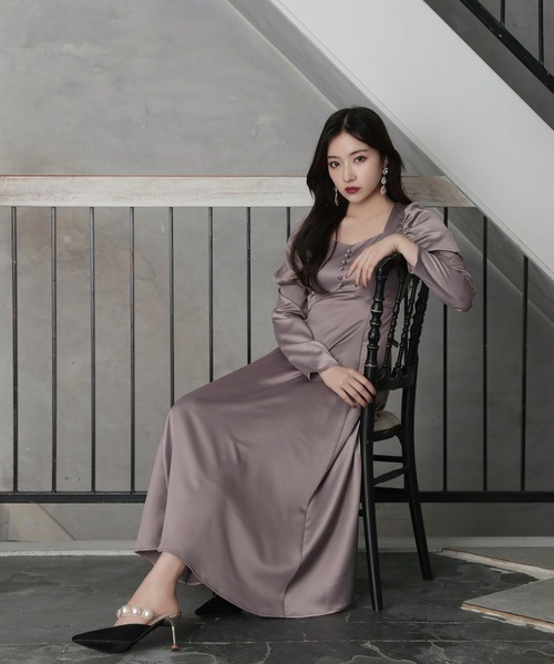 ANDGEEBEE(アンジービー)の「パフスリーブサテンワンピ(ワンピース・レディース・アッシュブラウン/ピンクベージュ・MEDIUM)」の14枚目の写真