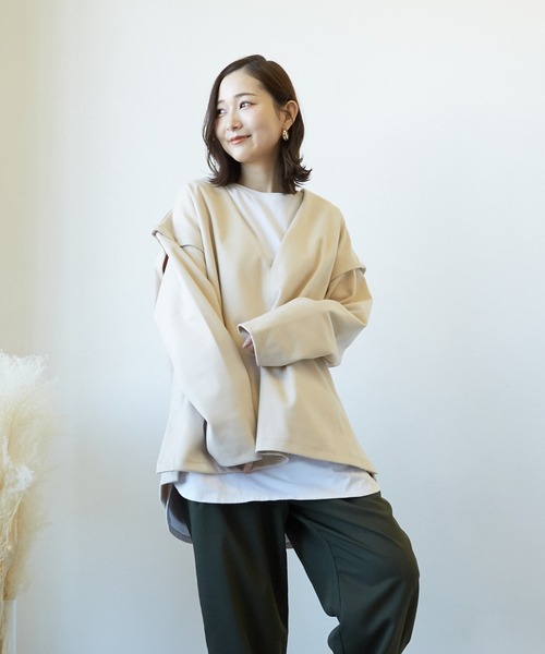 VIBGYOR(ヴィブジョー)の「カットツイル起毛深V-2wayトップス(AS)(その他トップス・レディース・チャコールグレー/ベージュ/ベージュ系その他・FREE)」の2枚目の写真