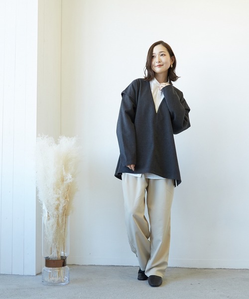 VIBGYOR(ヴィブジョー)の「カットツイル起毛深V-2wayトップス(AS)(その他トップス・レディース・チャコールグレー/ベージュ/ベージュ系その他・FREE)」の4枚目の写真