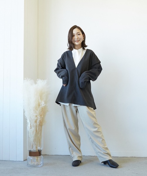 VIBGYOR(ヴィブジョー)の「カットツイル起毛深V-2wayトップス(AS)(その他トップス・レディース・チャコールグレー/ベージュ/ベージュ系その他・FREE)」の5枚目の写真