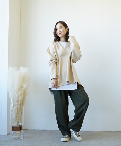 VIBGYOR(ヴィブジョー)の「カットツイル起毛深V-2wayトップス(AS)(その他トップス・レディース・チャコールグレー/ベージュ/ベージュ系その他・FREE)」の9枚目の写真