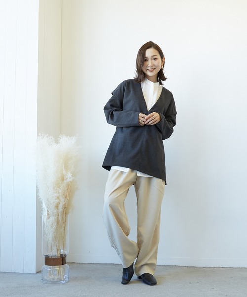 VIBGYOR(ヴィブジョー)の「カットツイル起毛深V-2wayトップス(AS)(その他トップス・レディース・チャコールグレー/ベージュ/ベージュ系その他・FREE)」の6枚目の写真
