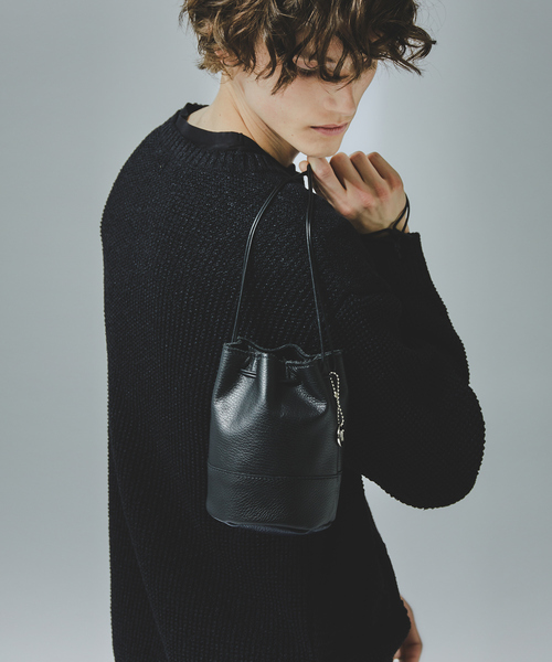 LAURA DI MAGGIO（ローラディマッジオ）の「【LAURA DI MAGGIO / ラウラ ディ マッジオ】ABAHOUSE別注 ミニ 巾着 バッグ（ショルダーバッグ・メンズ・ブラック/グレイッシュベージュ・フリー）」の2枚目の写真