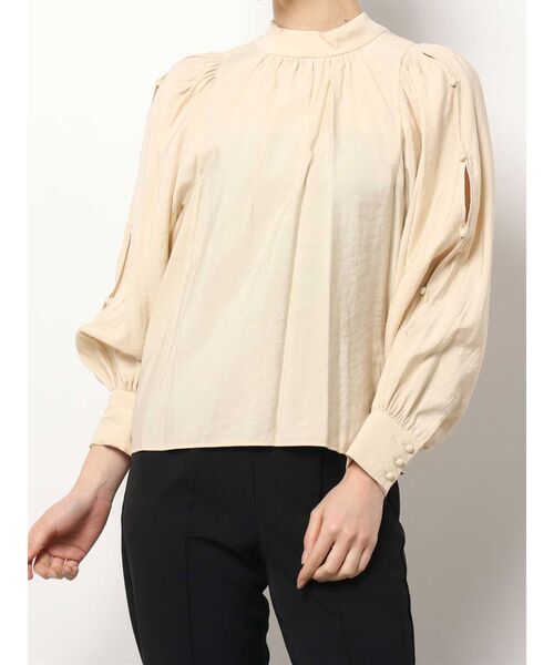 MERCURYDUO(マーキュリーデュオ)の「2WAYスリットスリーブブラウス(シャツ/ブラウス・レディース・オフホワイト/イエロー/ベージュ・FREE)」の3枚目の写真