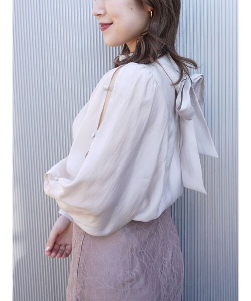 MERCURYDUO(マーキュリーデュオ)の「2WAYスリットスリーブブラウス(シャツ/ブラウス・レディース・オフホワイト/イエロー/ベージュ・FREE)」の4枚目の写真