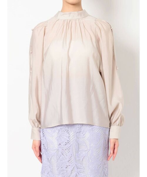 MERCURYDUO(マーキュリーデュオ)の「2WAYスリットスリーブブラウス(シャツ/ブラウス・レディース・オフホワイト/イエロー/ベージュ・FREE)」の5枚目の写真