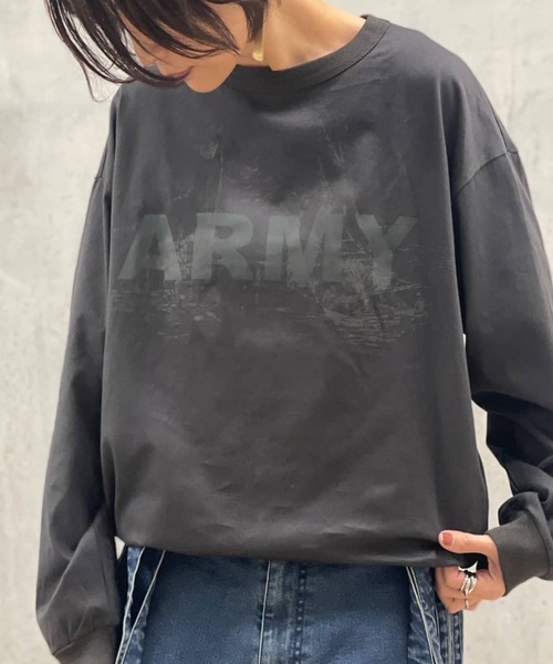 BEARDSLEY(ビアズリー)の「《FRIPIER・ユニセックス》ARMYロングTシャツ(マリーナ)(Tシャツ/カットソー・レディース・ホワイト/グレー・FREE)」の1枚目の写真