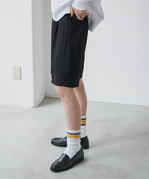 Auntie Rosa Holiday(アンティローザホリデー)の「タックショートパンツ(その他パンツ・レディース・ブラック/ネイビー・SMALL/MEDIUM)」の5枚目の写真