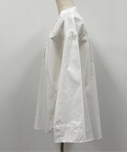 PICCIN（ピッチン）の「フロントフリルブラウス（シャツ/ブラウス・レディース・ベージュ/オフホワイト/サックスブルー・M）」の9枚目の写真